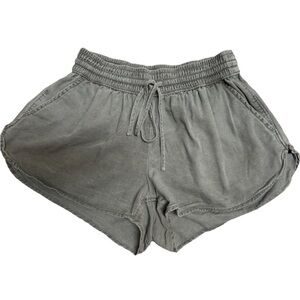 Hollister olive green linen summer shorts with pockets